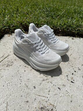 Hoka One Clifton 9 Women’s Running Shoe size 7B, 8B, 9B